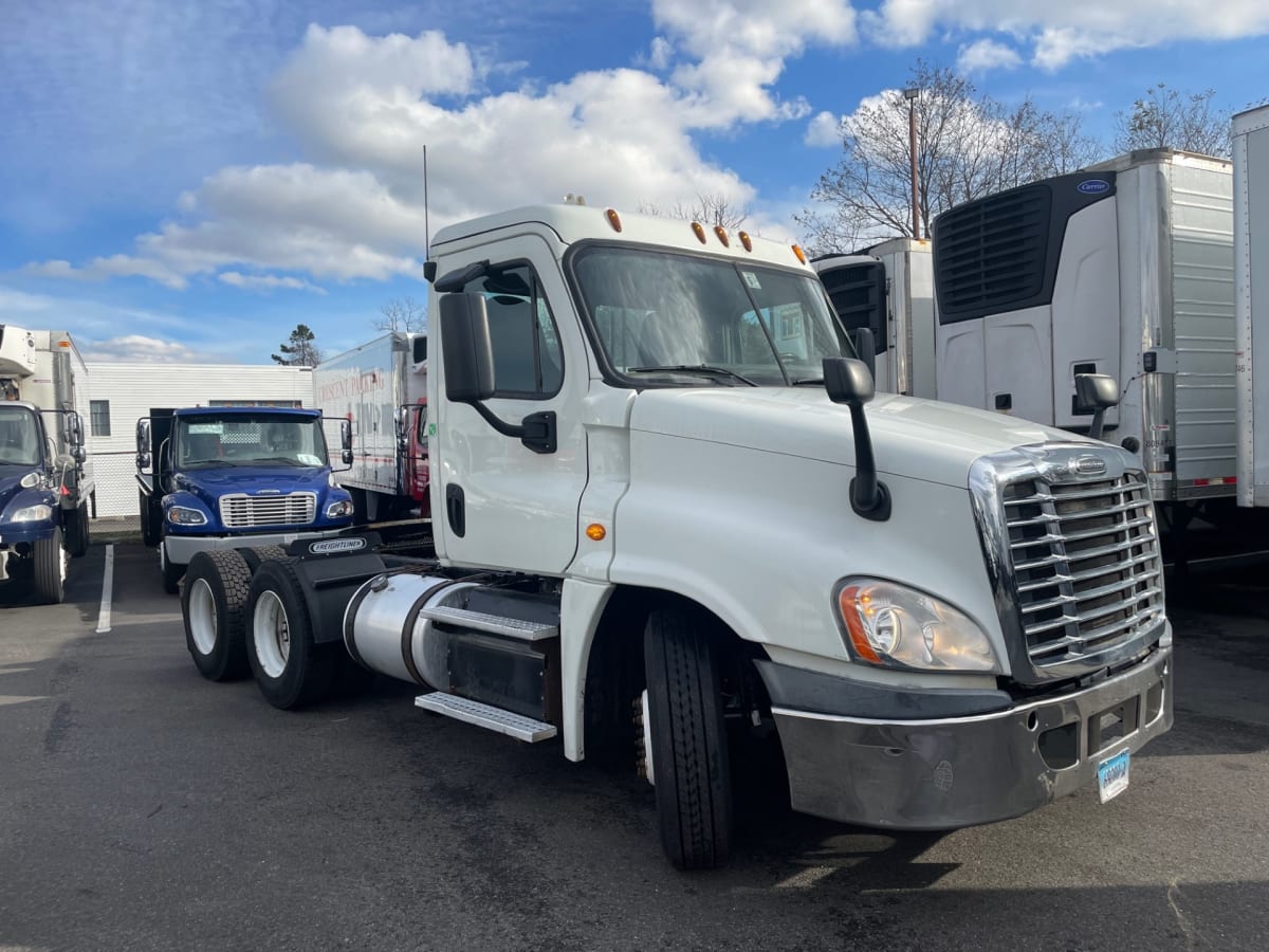 2015 Freightliner/Mercedes CASCADIA 125 304992