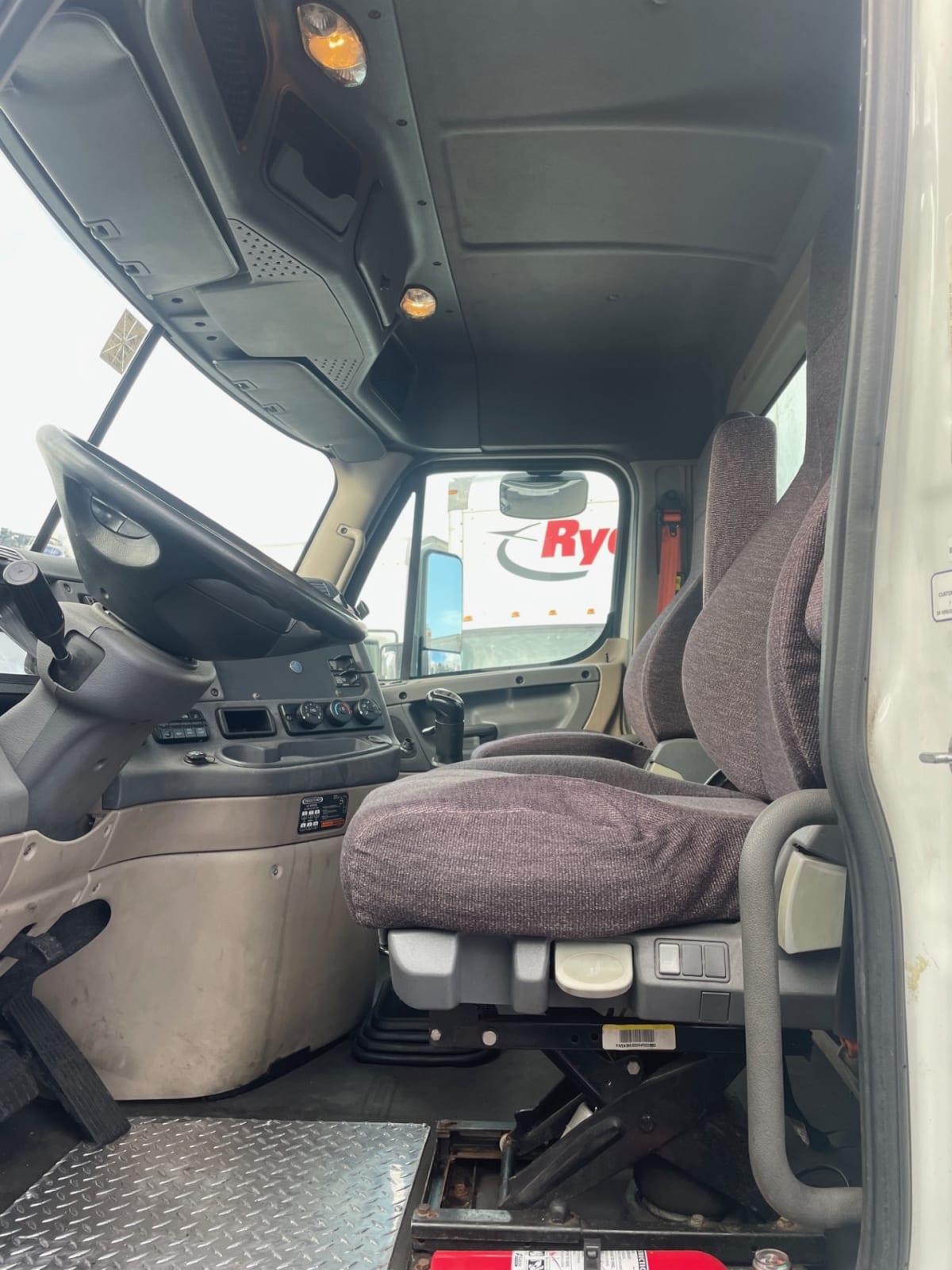 2015 Freightliner/Mercedes CASCADIA 125 304992