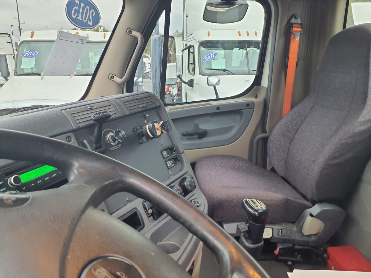 2015 Freightliner/Mercedes CASCADIA 125 305082