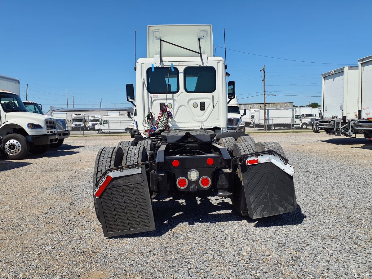 2015 Freightliner/Mercedes CASCADIA 125 305576