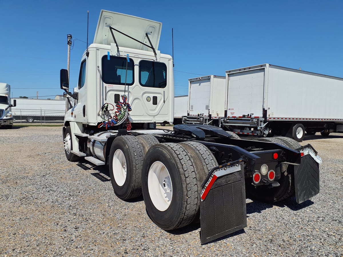 2015 Freightliner/Mercedes CASCADIA 125 305576