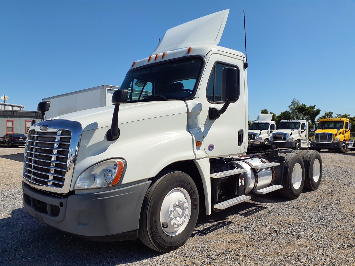 2015 Freightliner/Mercedes CASCADIA 125 305576