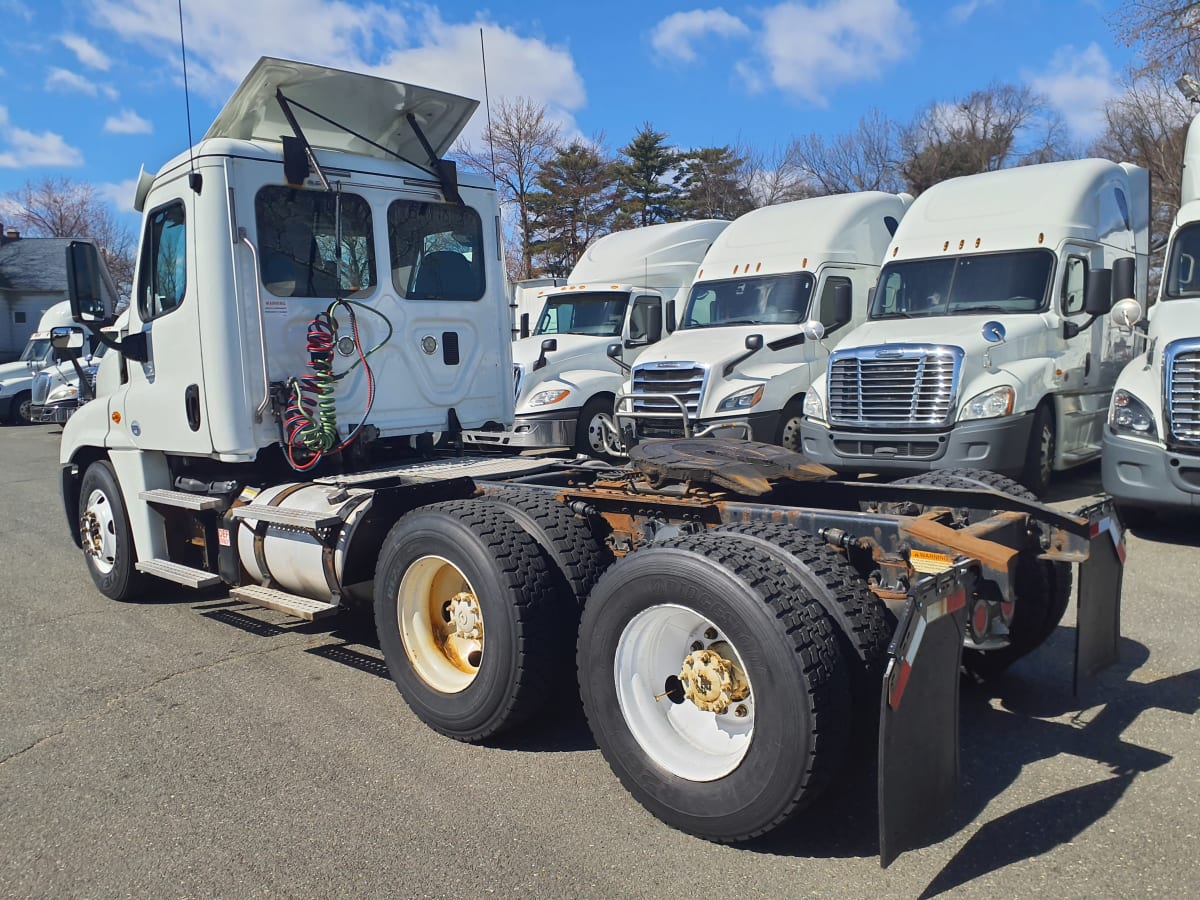 2015 Freightliner/Mercedes CASCADIA 125 308613