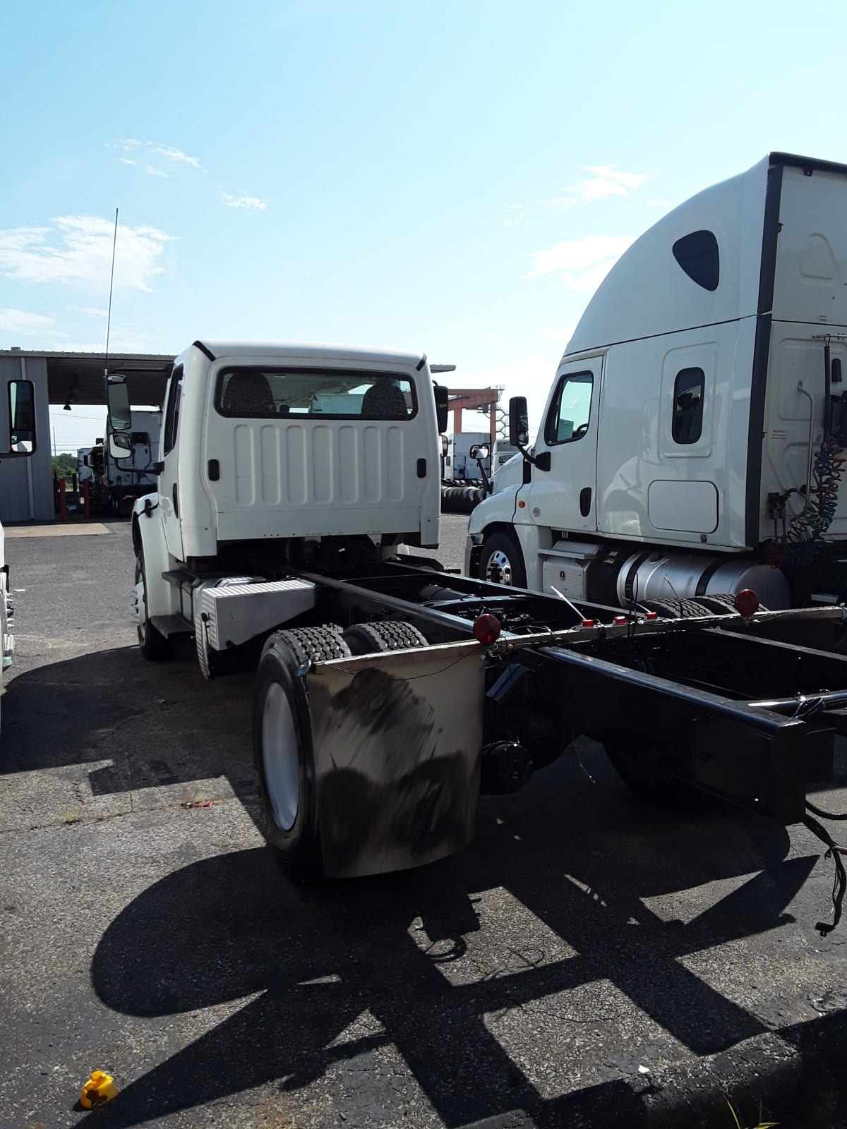 2015 Freightliner/Mercedes M2 106 308905