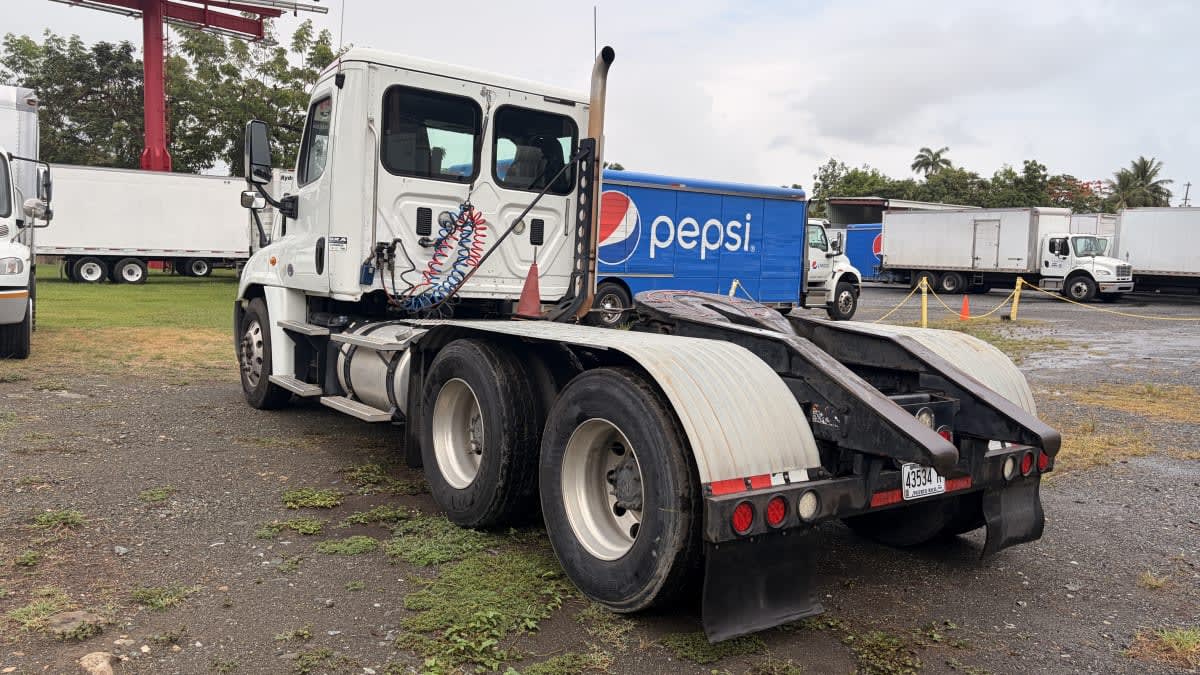 2015 Freightliner Cascadia in Toa Baja, Puerto Rico — photo 6