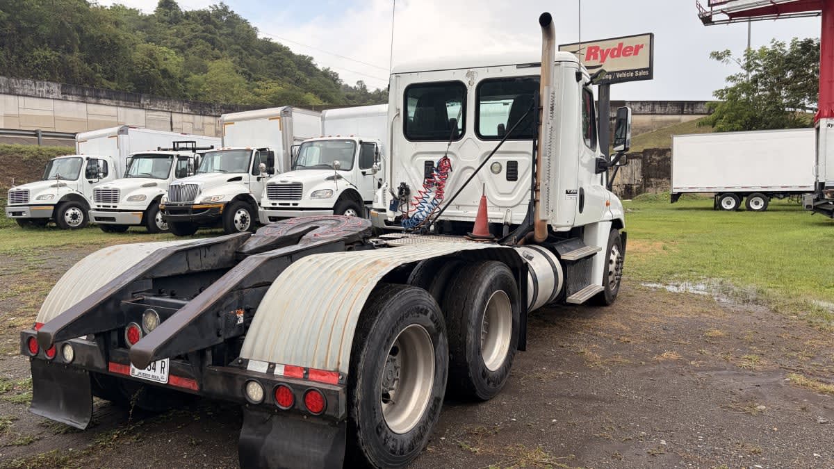 2015 Freightliner Cascadia in Toa Baja, Puerto Rico — photo 4