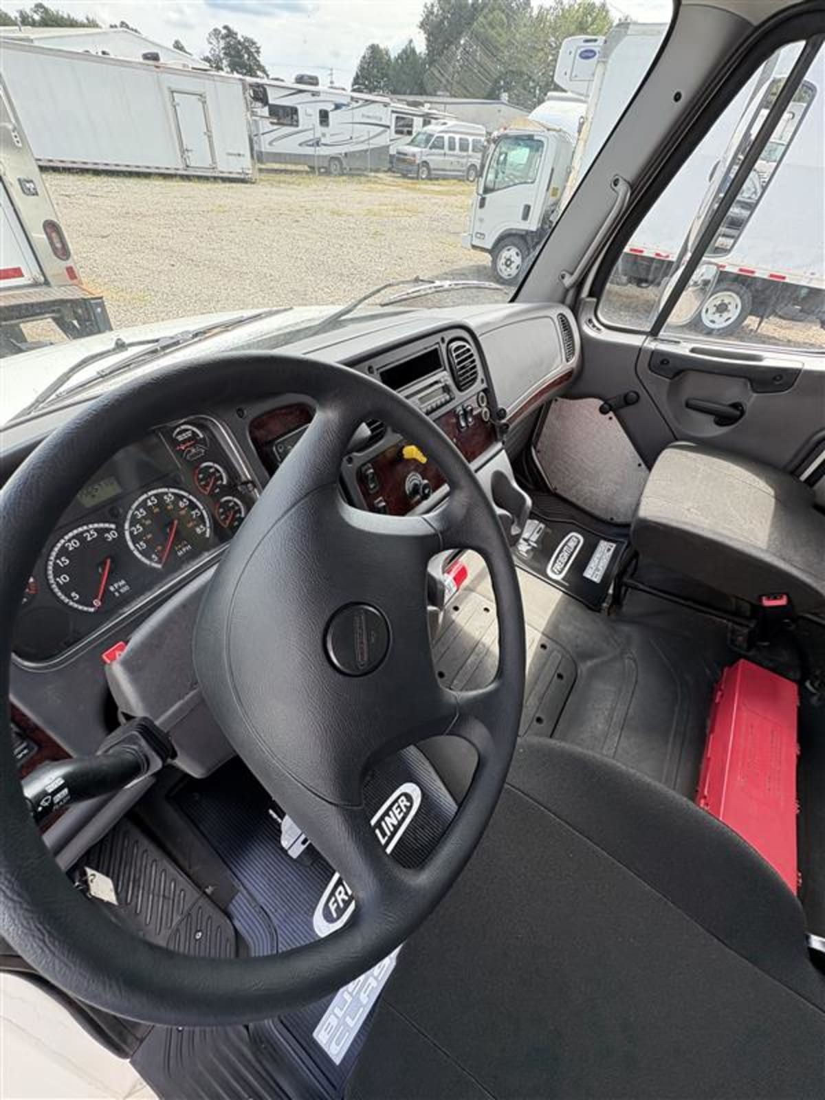 2015 Freightliner M2 106 310086