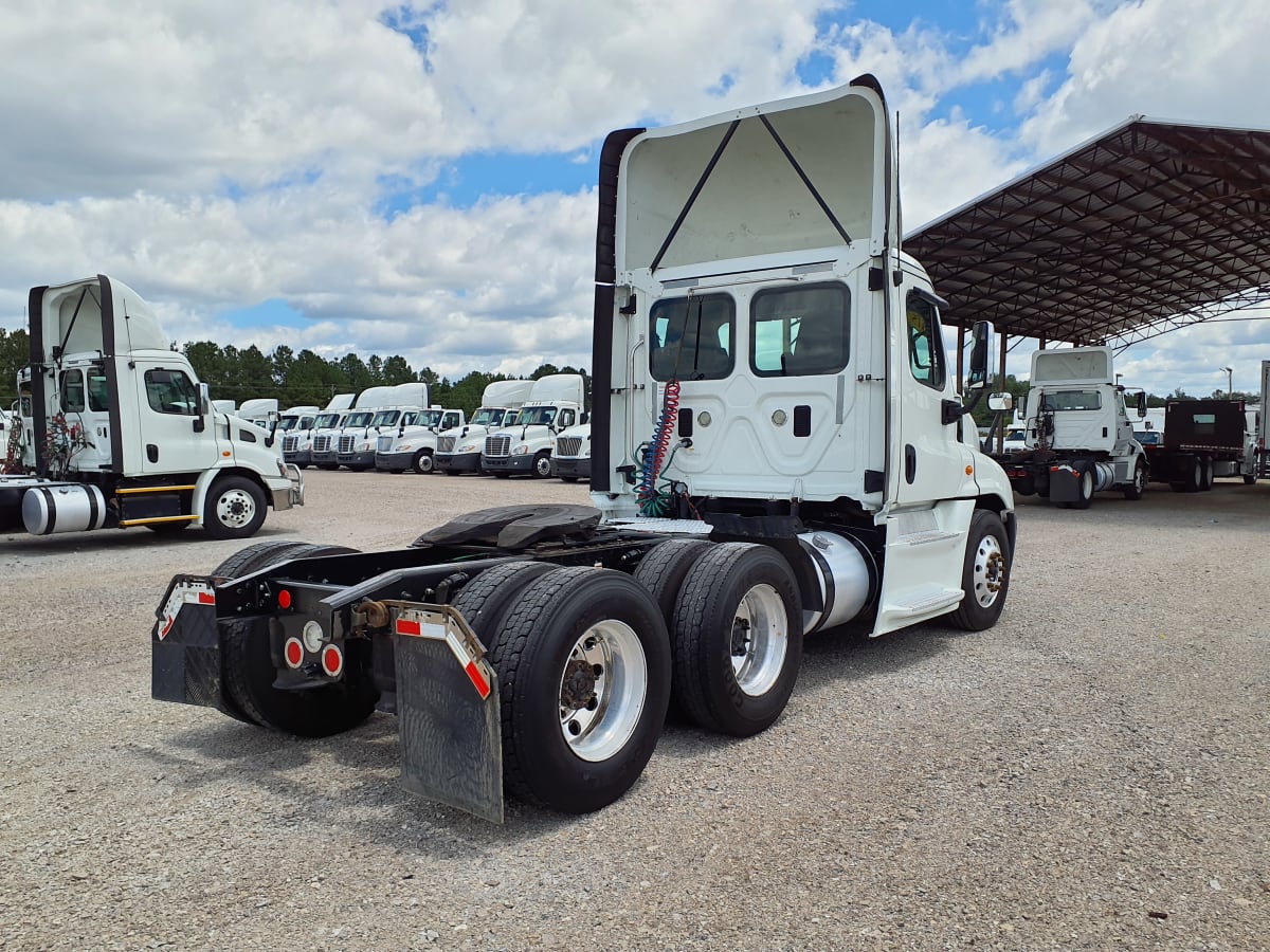 2015 Freightliner/Mercedes CASCADIA 125 310111