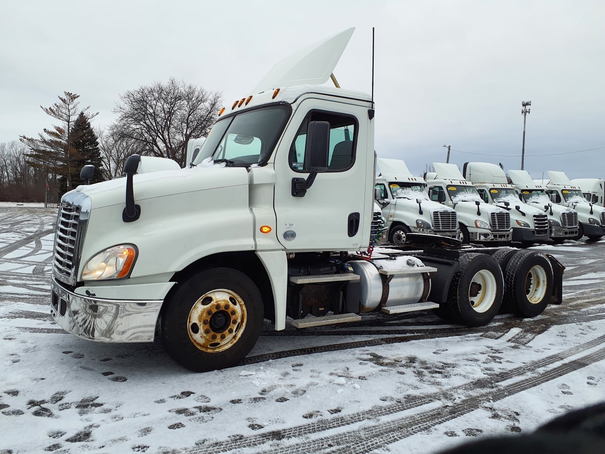 2015 Freightliner/Mercedes CASCADIA 125 310242