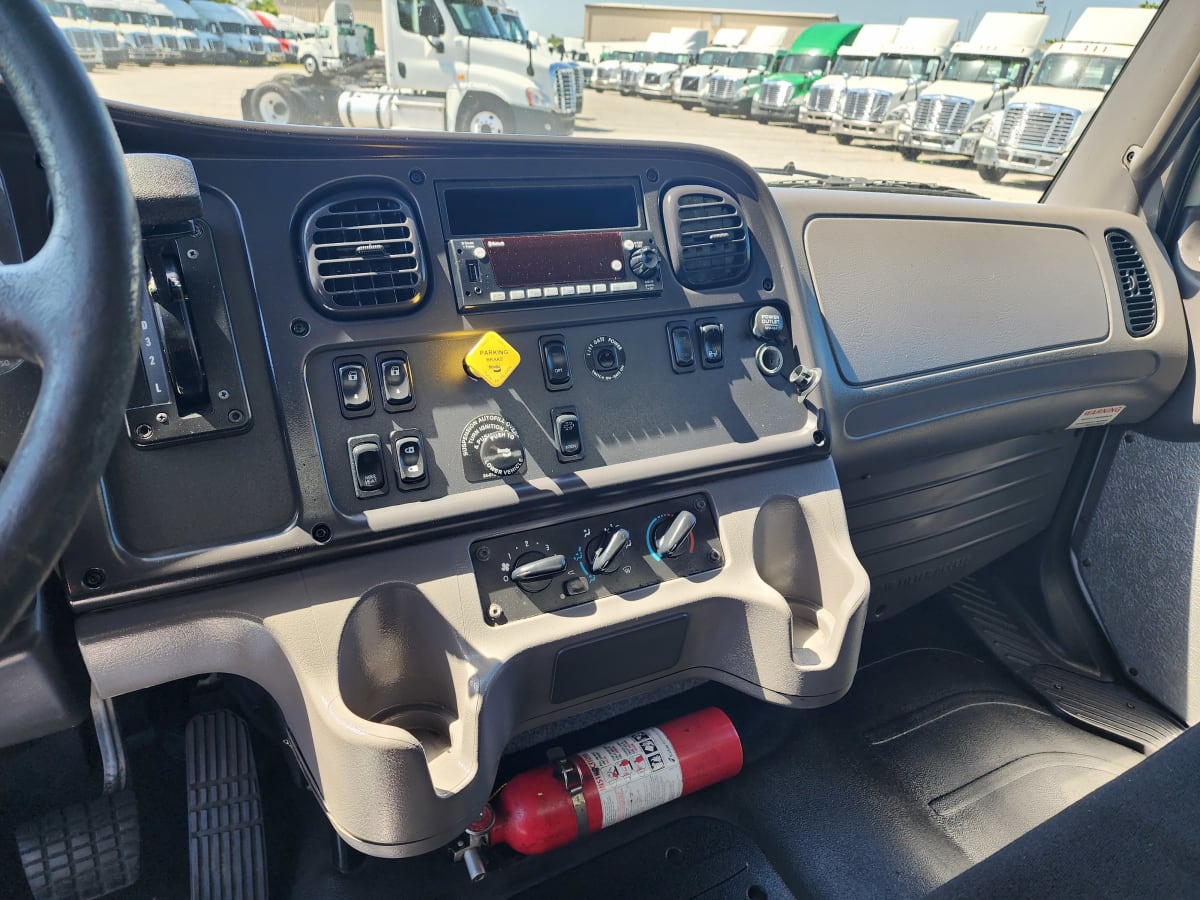 2015 Freightliner/Mercedes M2 106 310375