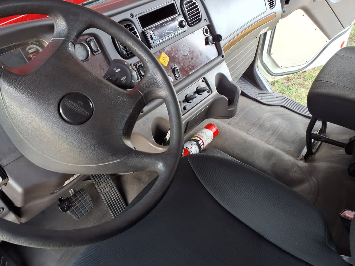 2015 Freightliner/Mercedes M2 106 311023