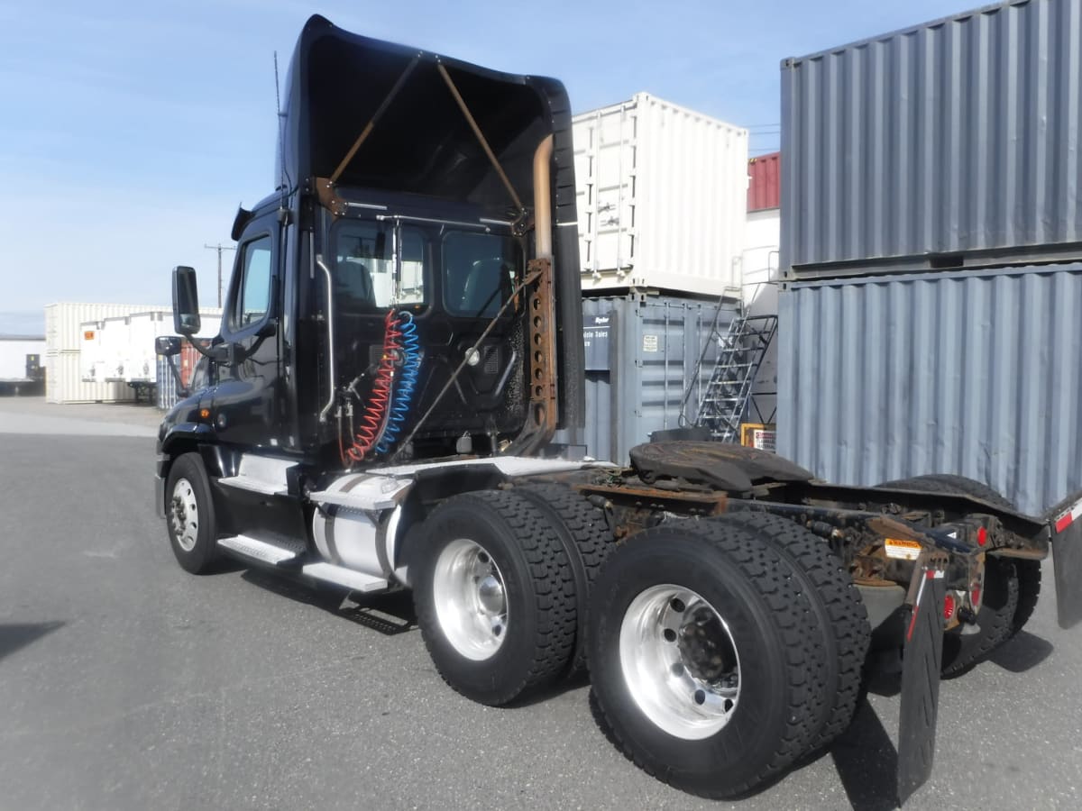 2015 Freightliner/Mercedes CASCADIA 125 311319