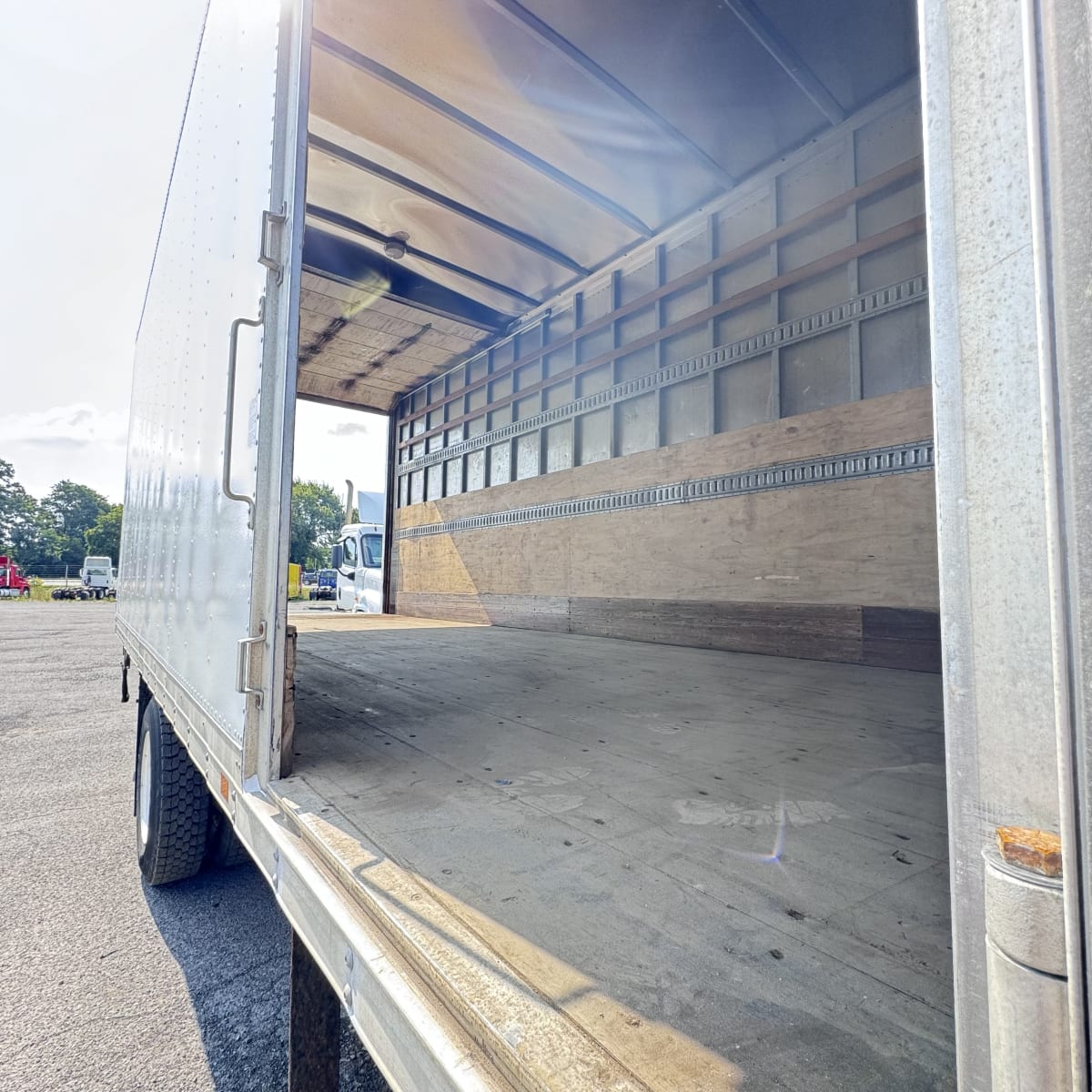 2015 Freightliner/Mercedes M2 106 311398