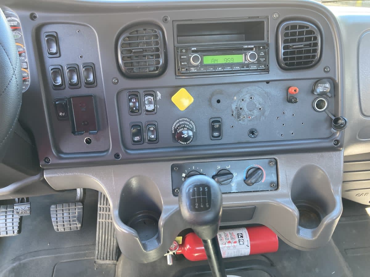 2015 Freightliner/Mercedes M2 106 311416