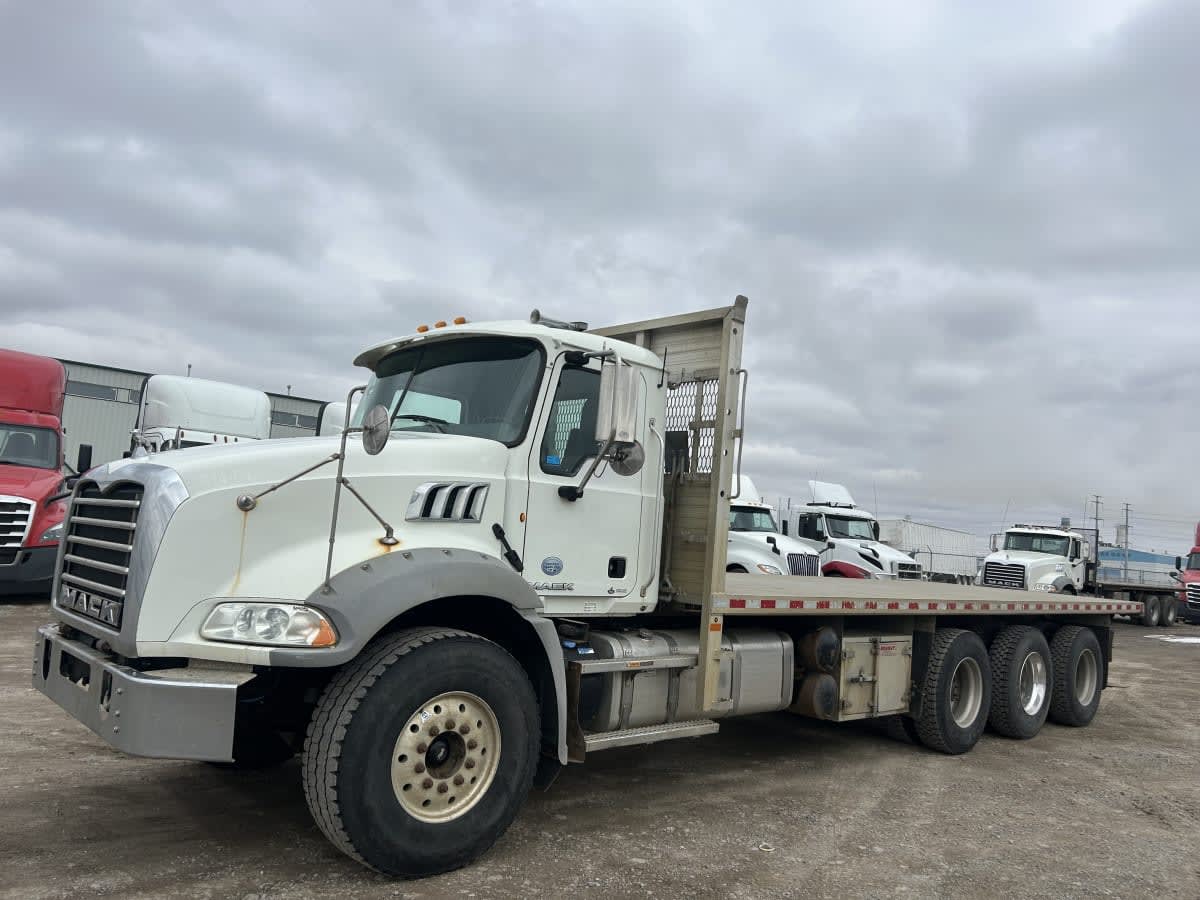 2015 Mack Trucks, Inc. GU 800 314042