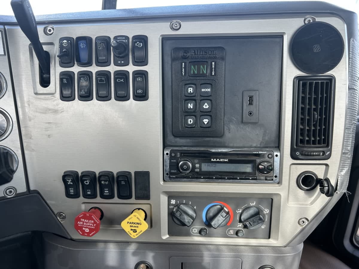 2015 Mack Trucks, Inc. GU 800 314865