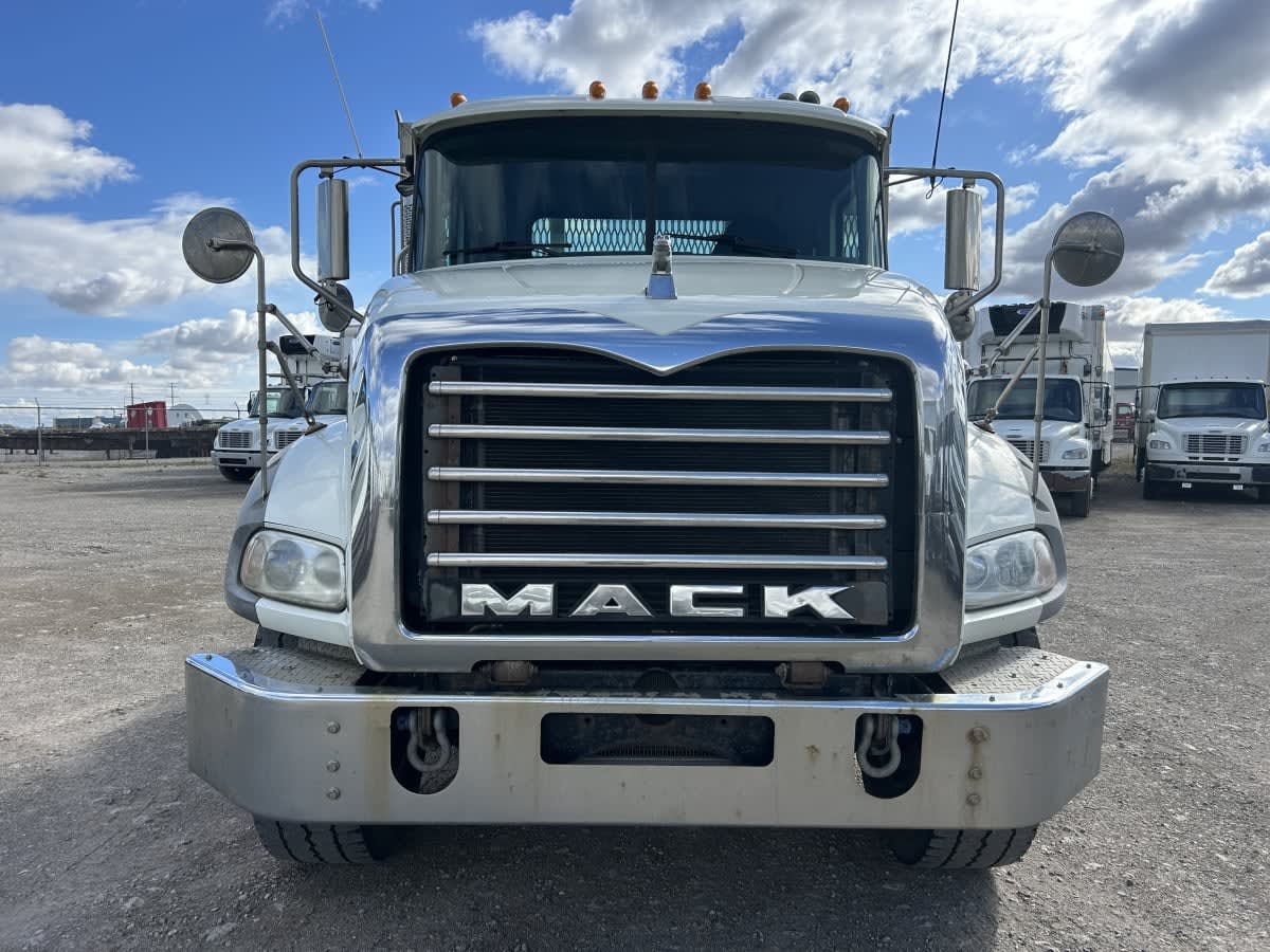 2015 Mack Trucks, Inc. GU 800 314865