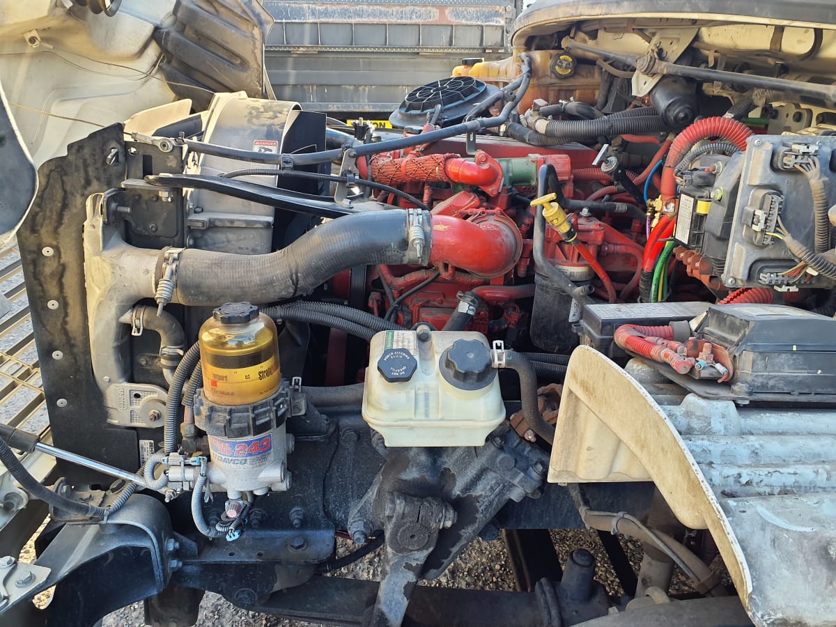 2015 Freightliner/Mercedes M2 106 318526