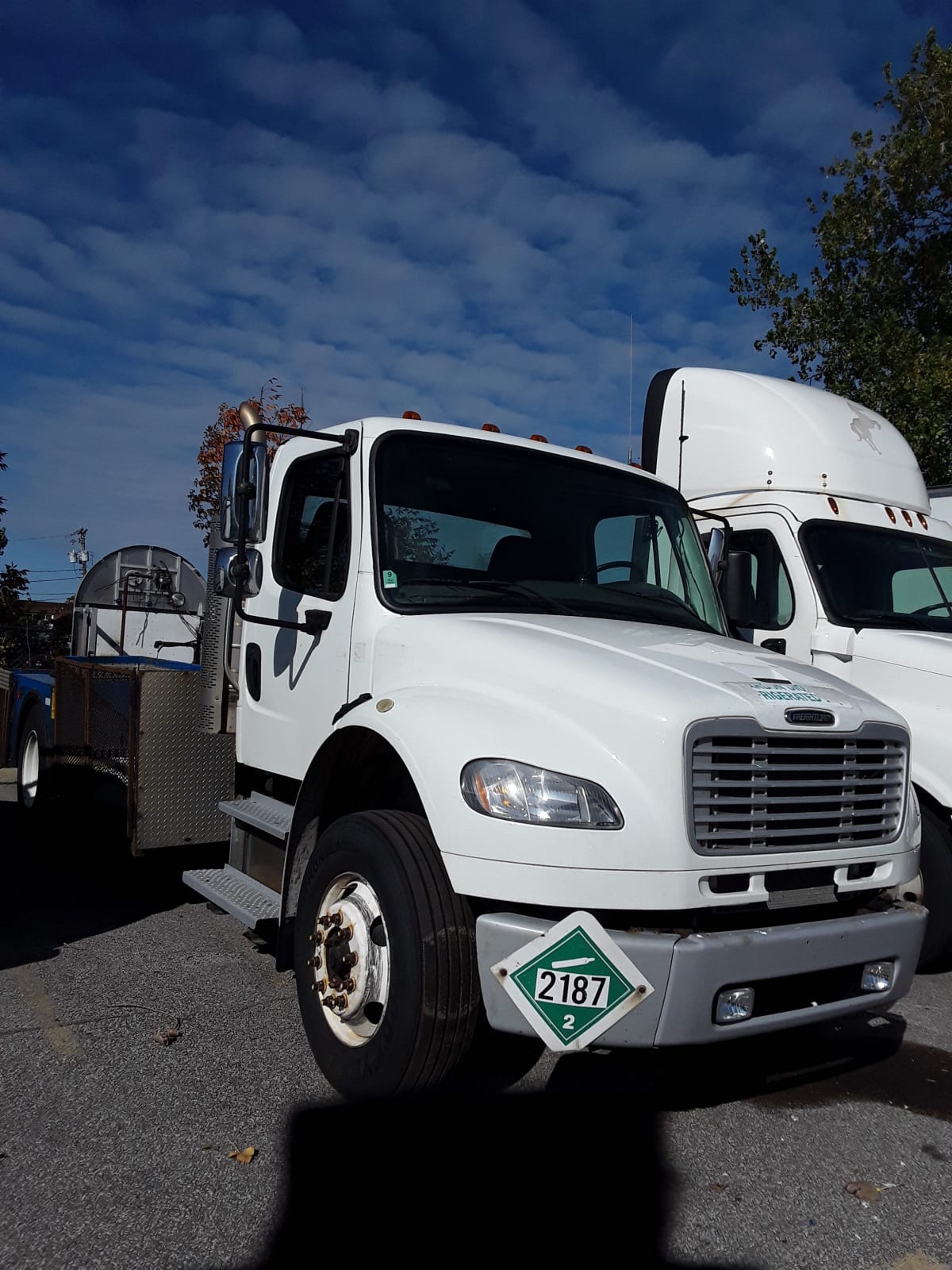 2015 Freightliner/Mercedes M2 106 318971