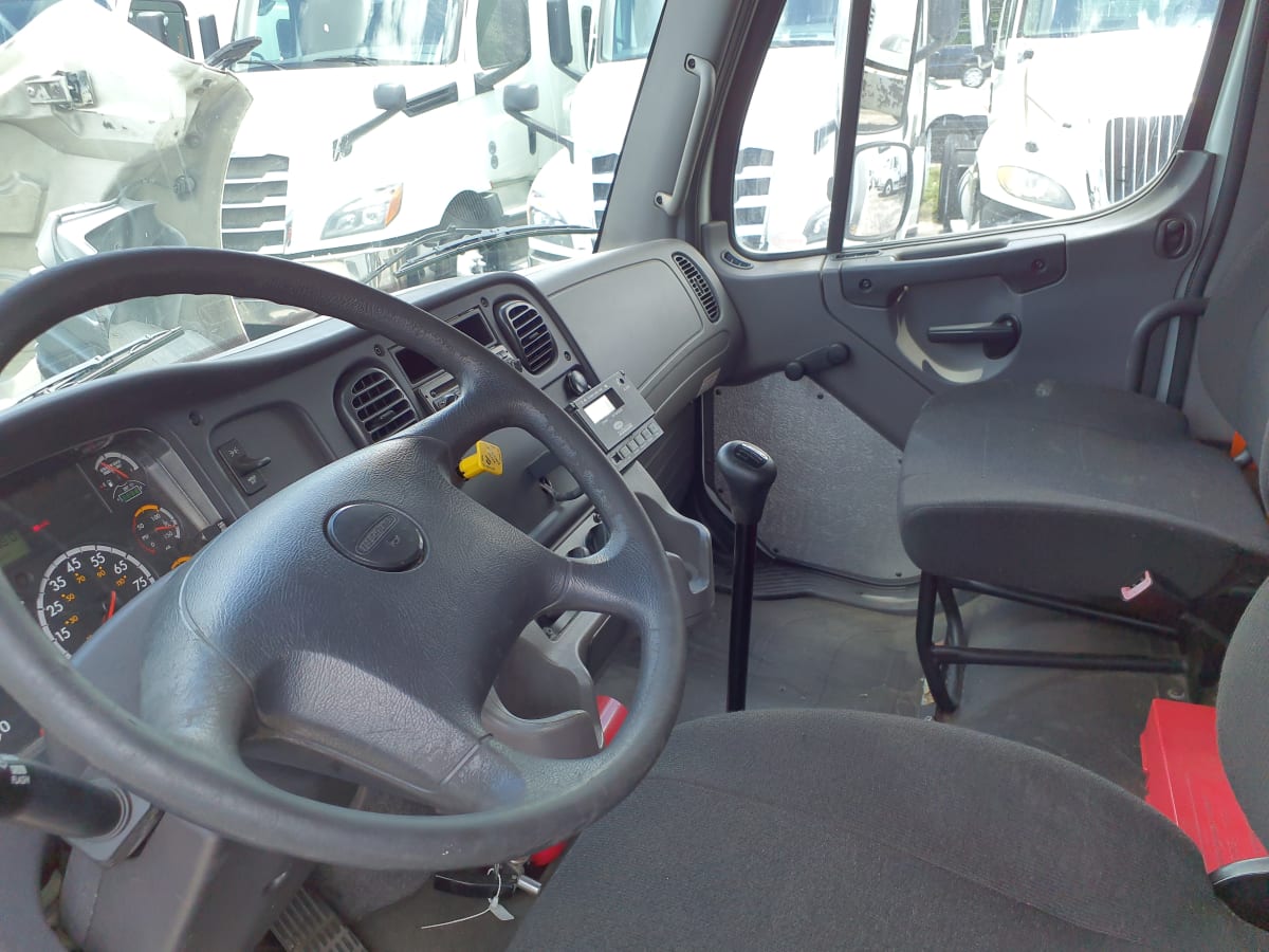 2015 Freightliner/Mercedes M2 106 320033