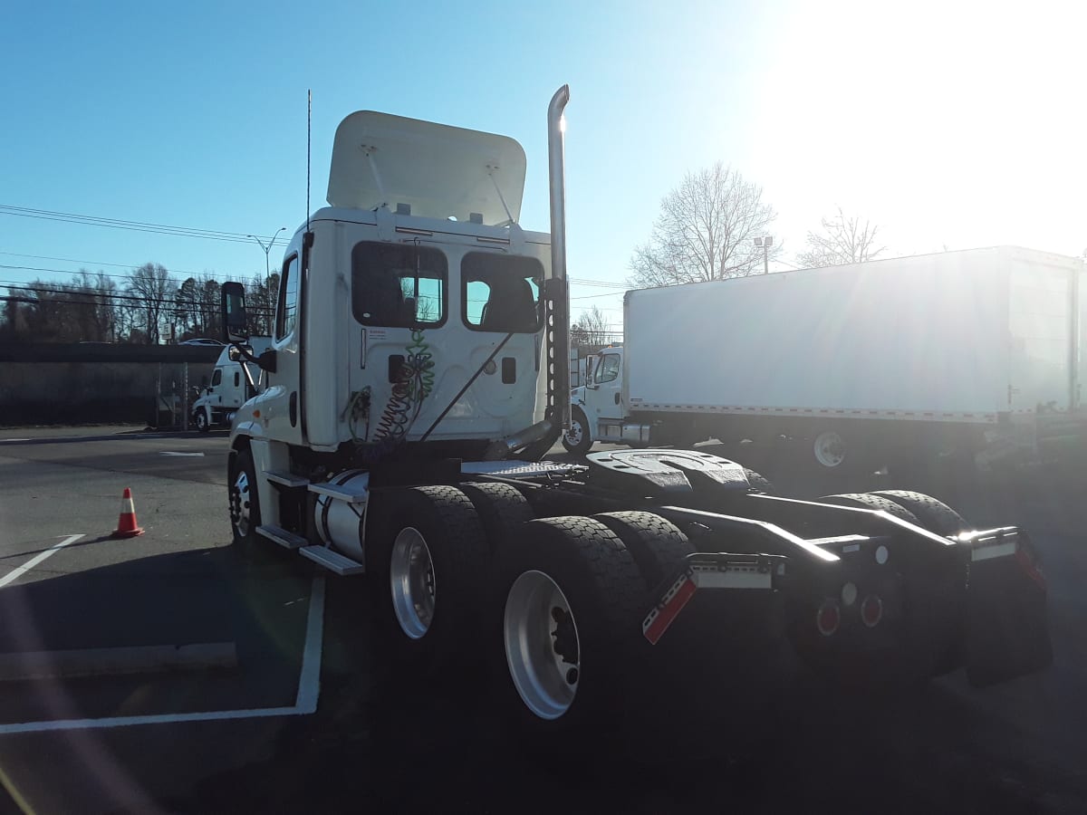 2014 Freightliner/Mercedes CASCADIA 125 320122