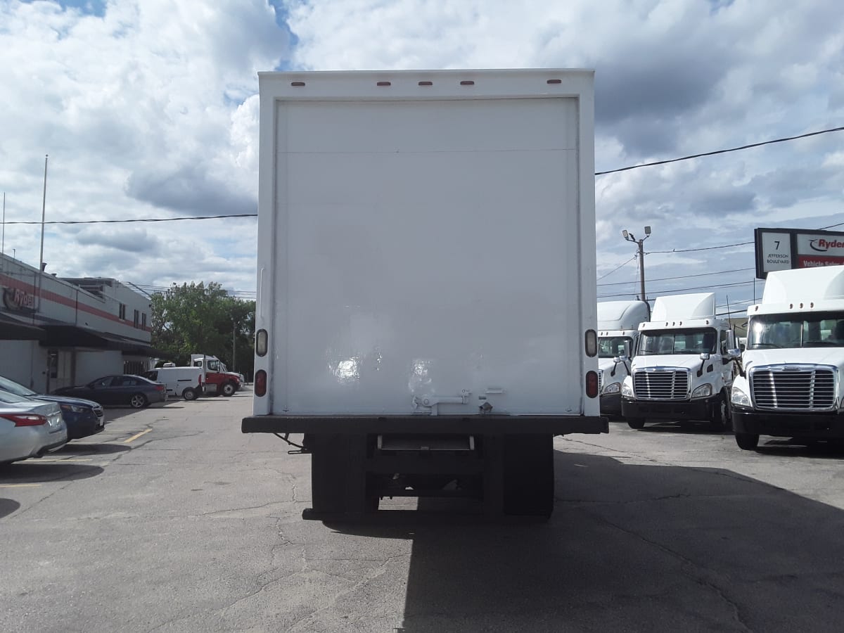 2014 Freightliner/Mercedes M2 106 320832