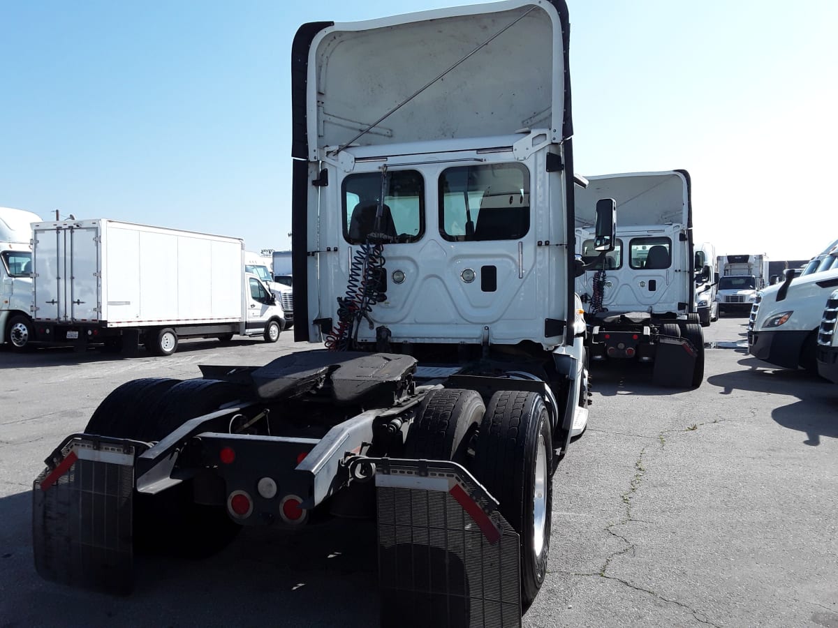 2014 Freightliner/Mercedes CASCADIA 113 321547