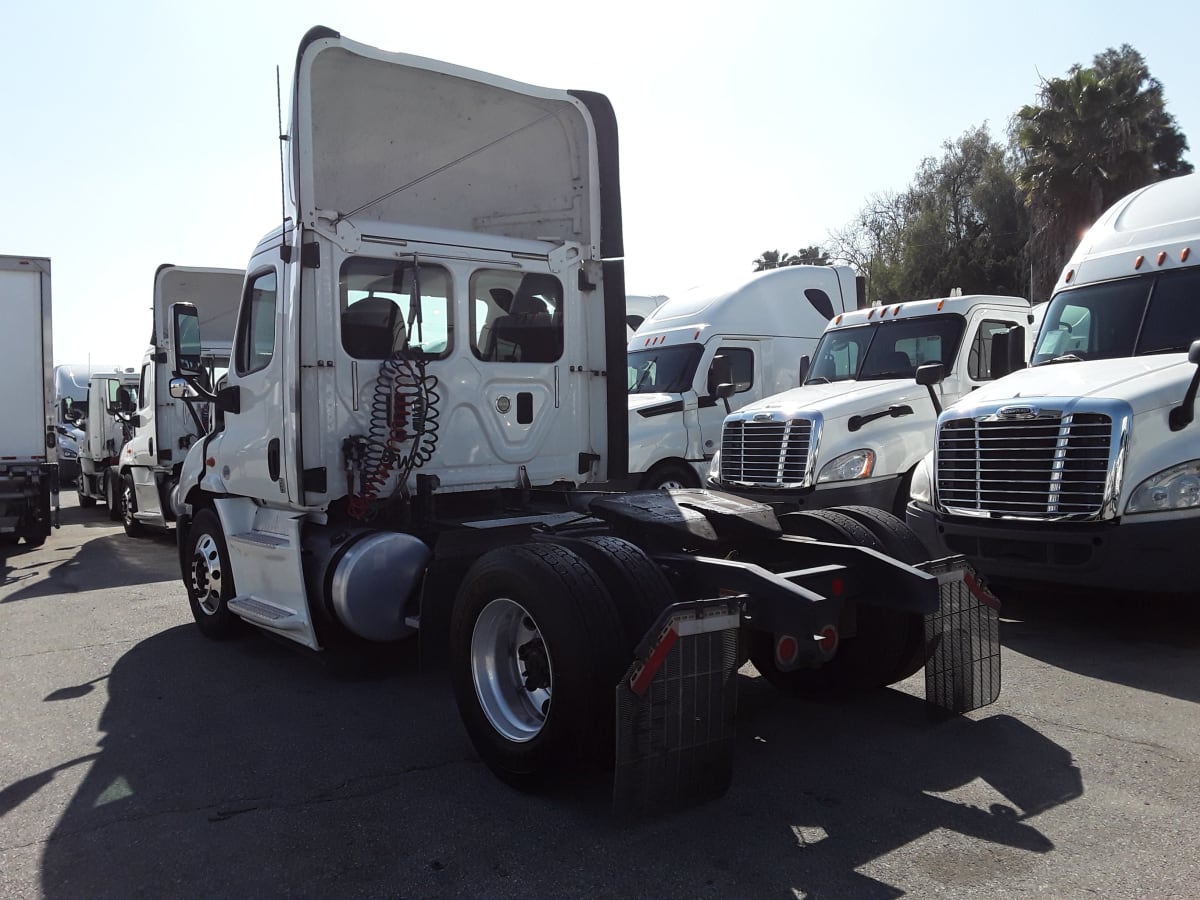 2014 Freightliner/Mercedes CASCADIA 113 321547