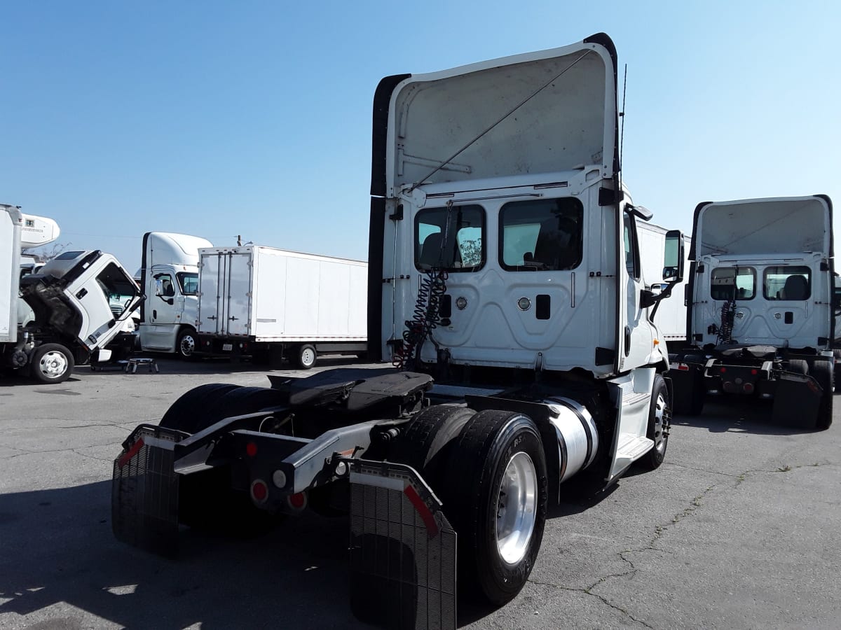 2014 Freightliner/Mercedes CASCADIA 113 321547