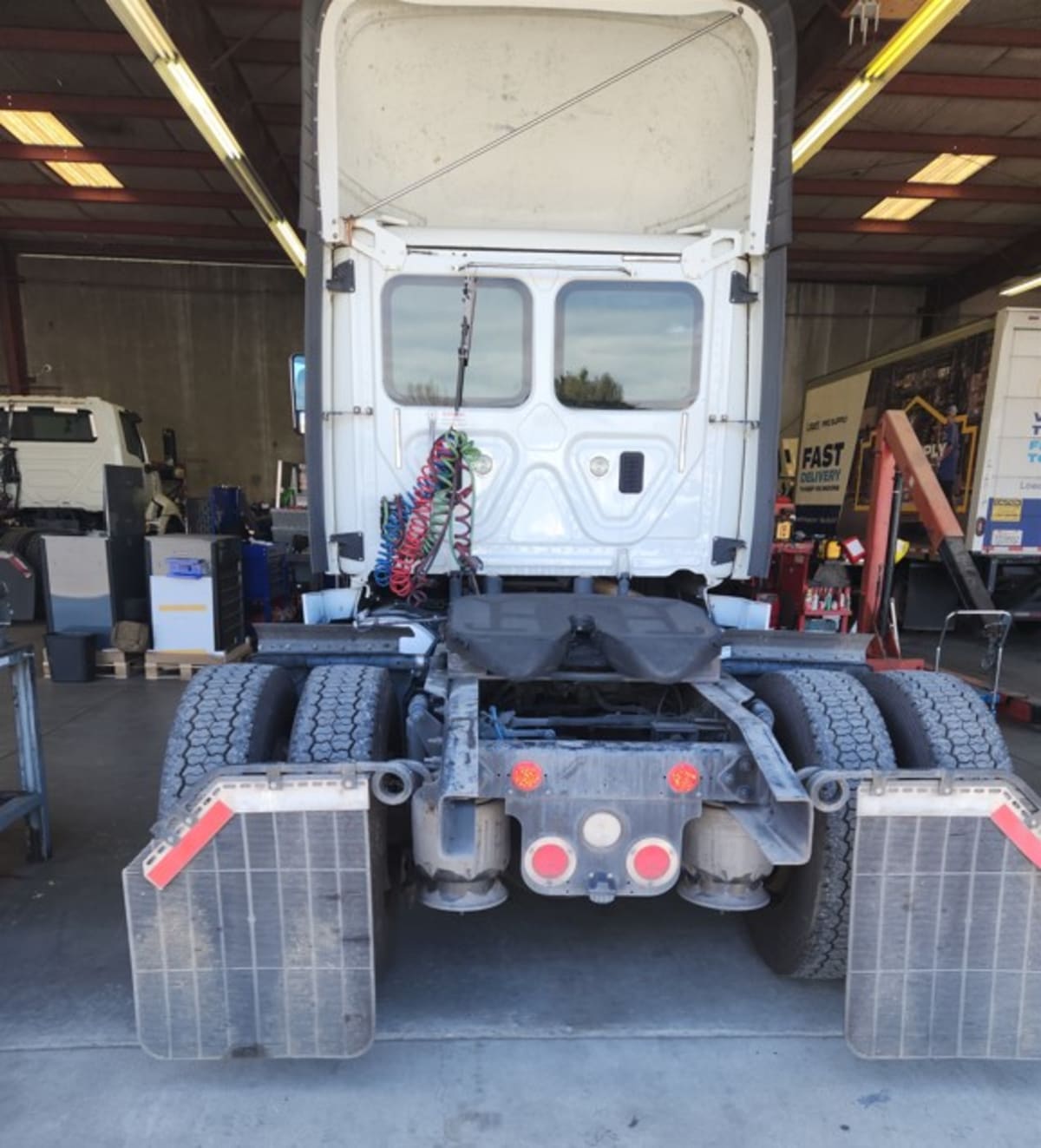 2015 Freightliner/Mercedes CASCADIA 113 321557