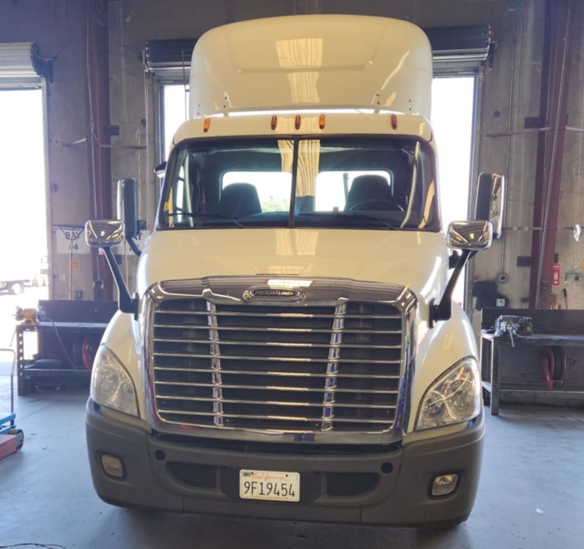 2015 Freightliner/Mercedes CASCADIA 113 321557