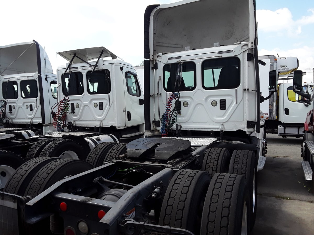 2014 Freightliner/Mercedes CASCADIA 125 321648