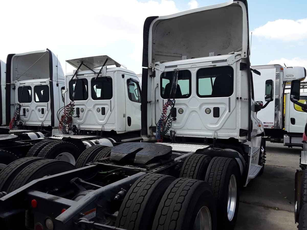 2014 Freightliner/Mercedes CASCADIA 125 321648