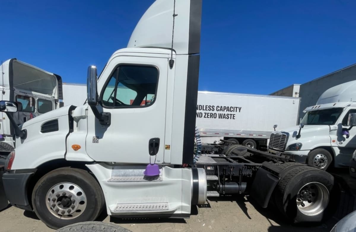 2014 Freightliner/Mercedes CASCADIA 113 321954