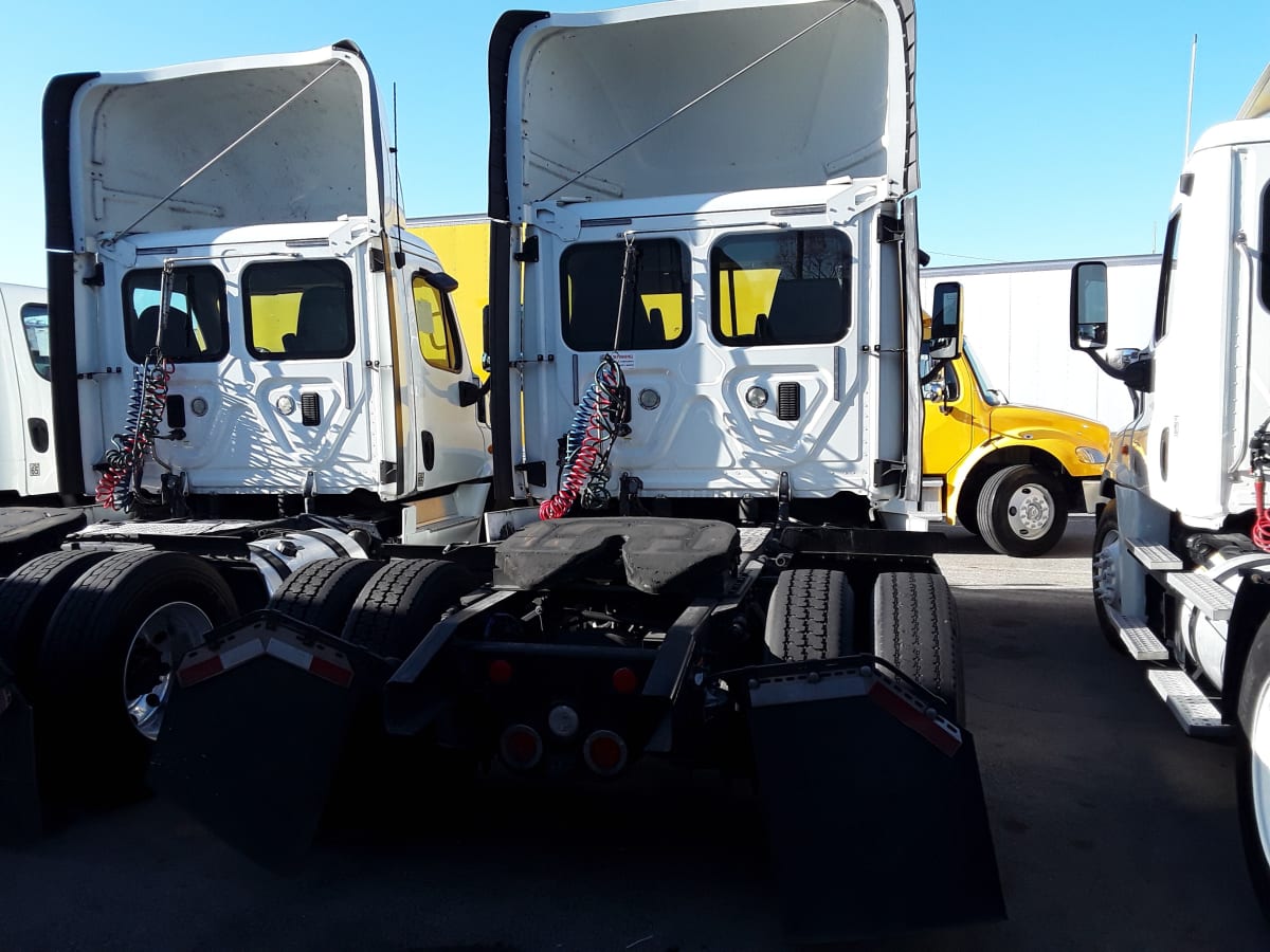 2014 Freightliner/Mercedes CASCADIA 113 321957