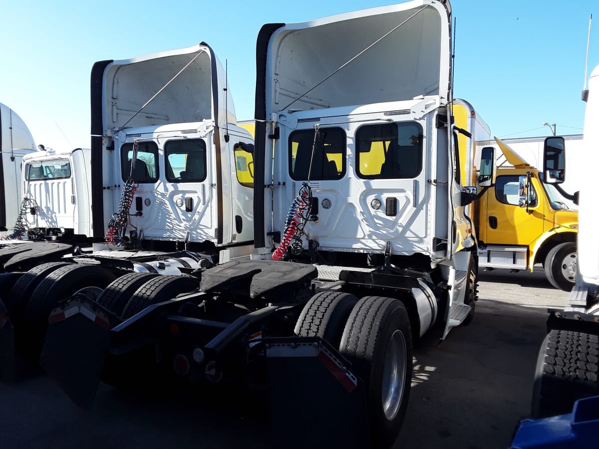 2014 Freightliner/Mercedes CASCADIA 113 321957