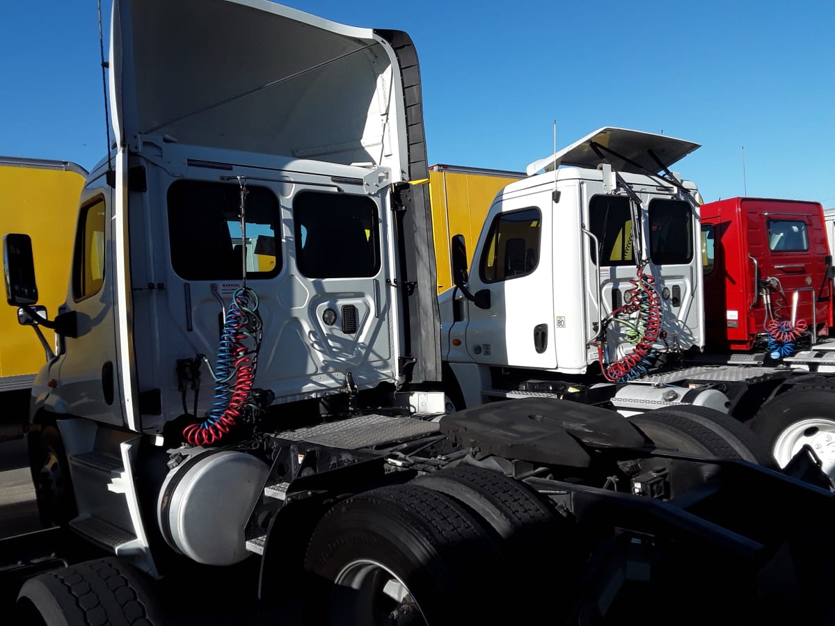 2014 Freightliner/Mercedes CASCADIA 113 321957