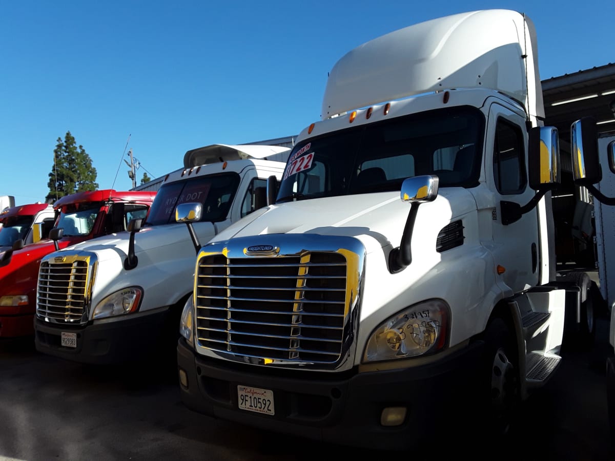 2014 Freightliner/Mercedes CASCADIA 113 321957