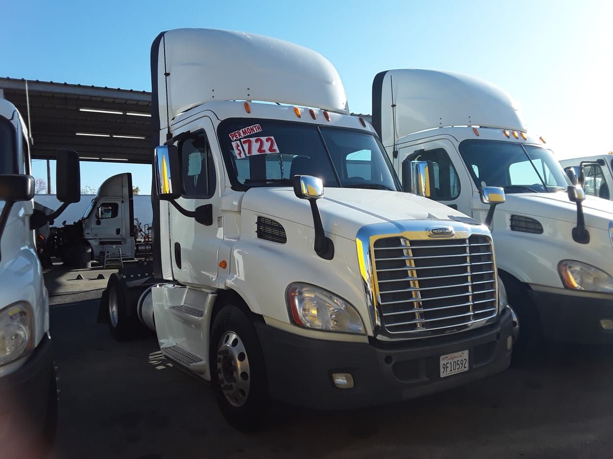 2014 Freightliner/Mercedes CASCADIA 113 321957