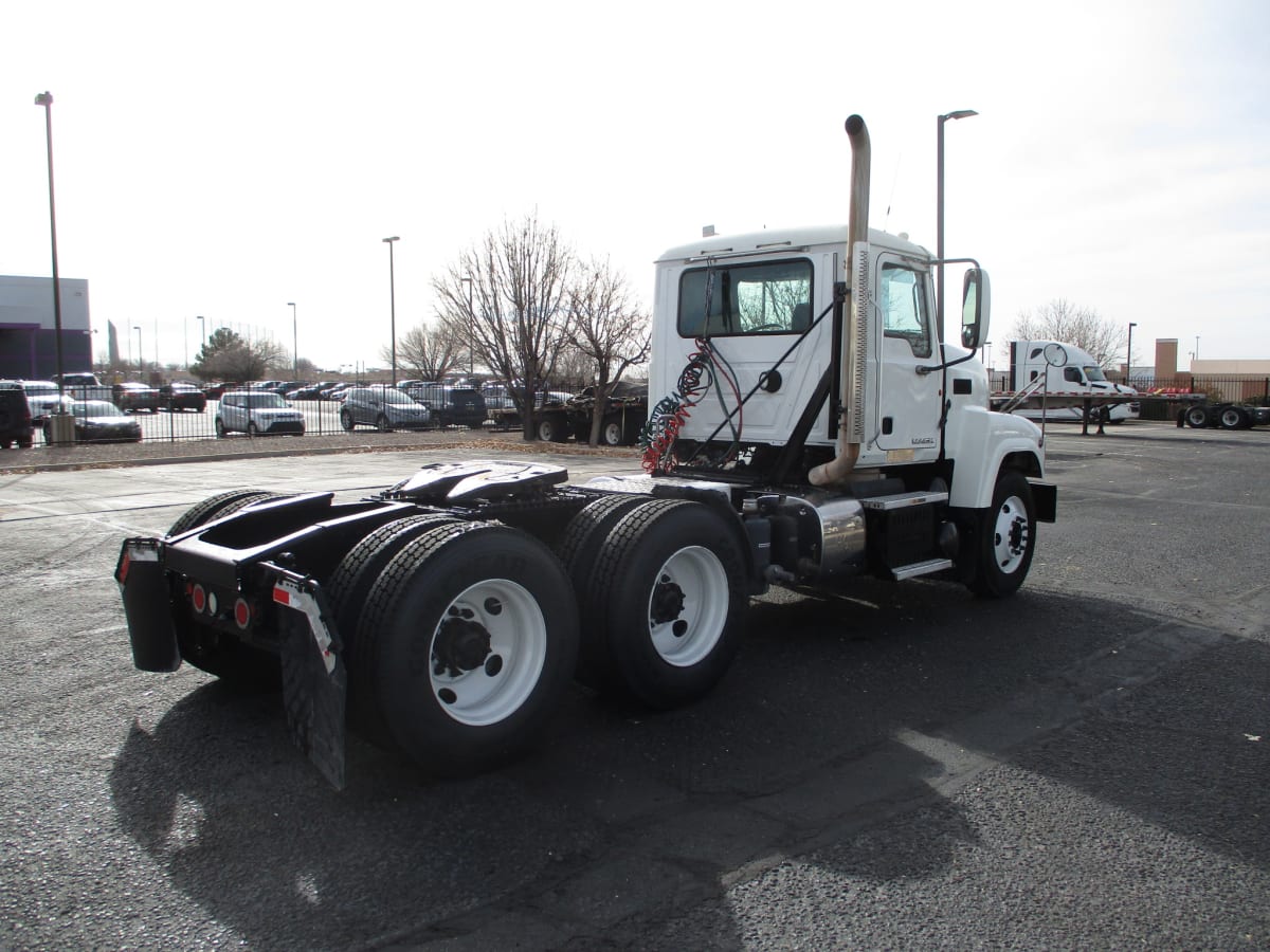 2015 Mack Trucks, Inc. CHU600 322412