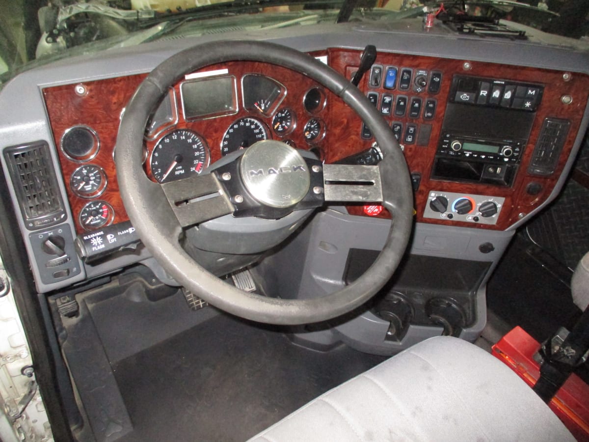 2015 Mack Trucks, Inc. CHU600 322412