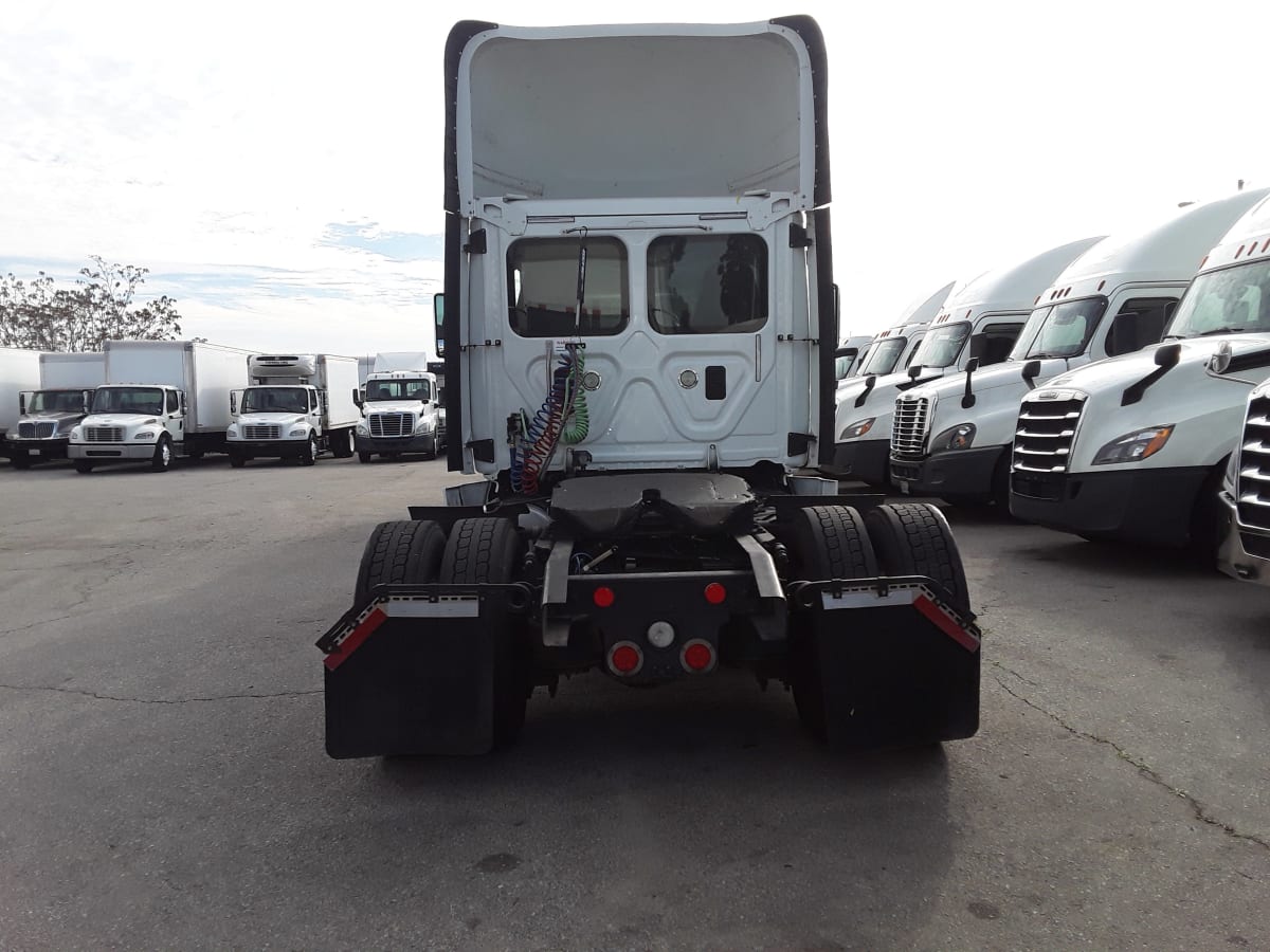 2014 Freightliner/Mercedes CASCADIA 113 322500