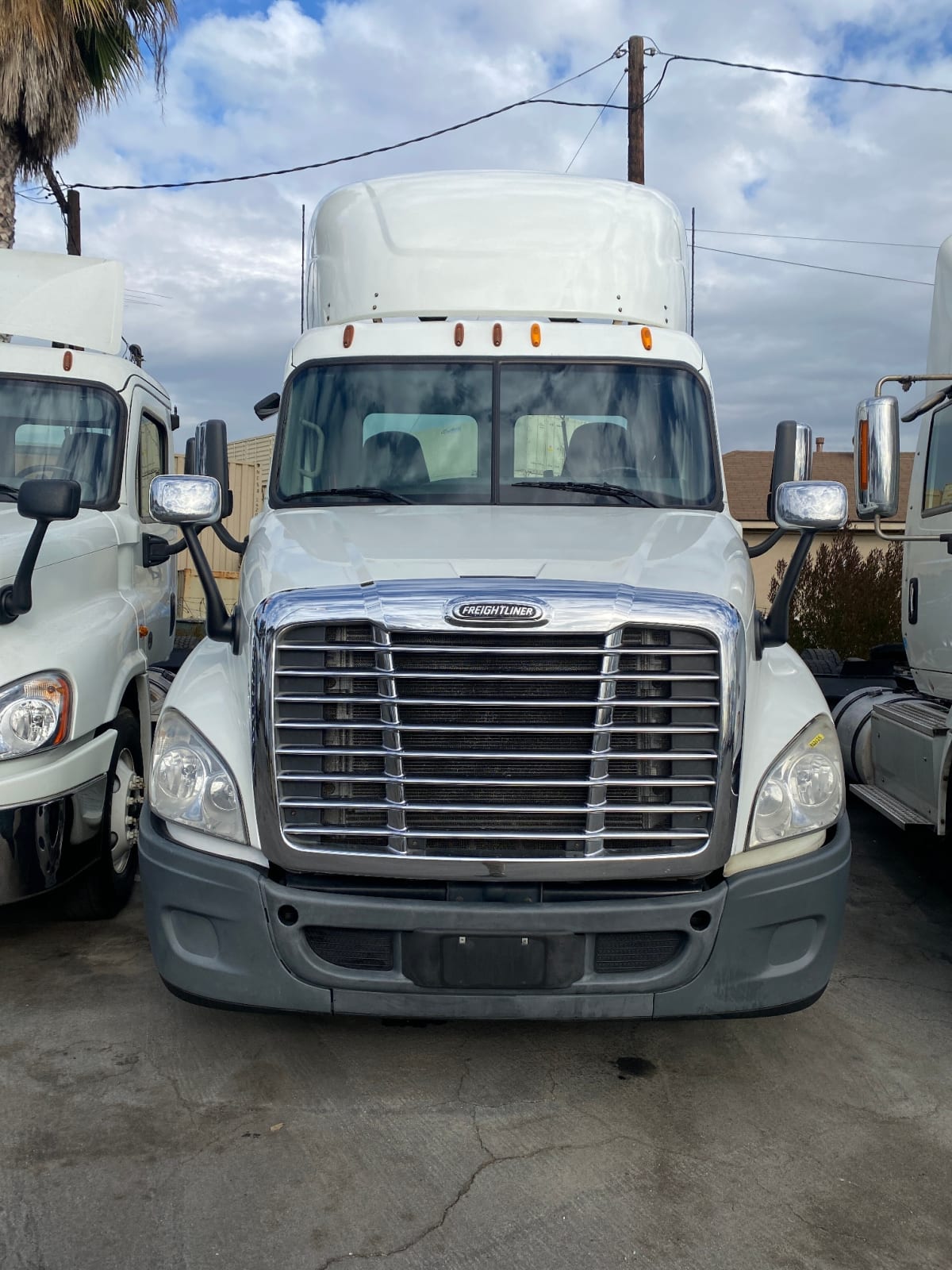 2014 Freightliner/Mercedes CASCADIA 125 322625