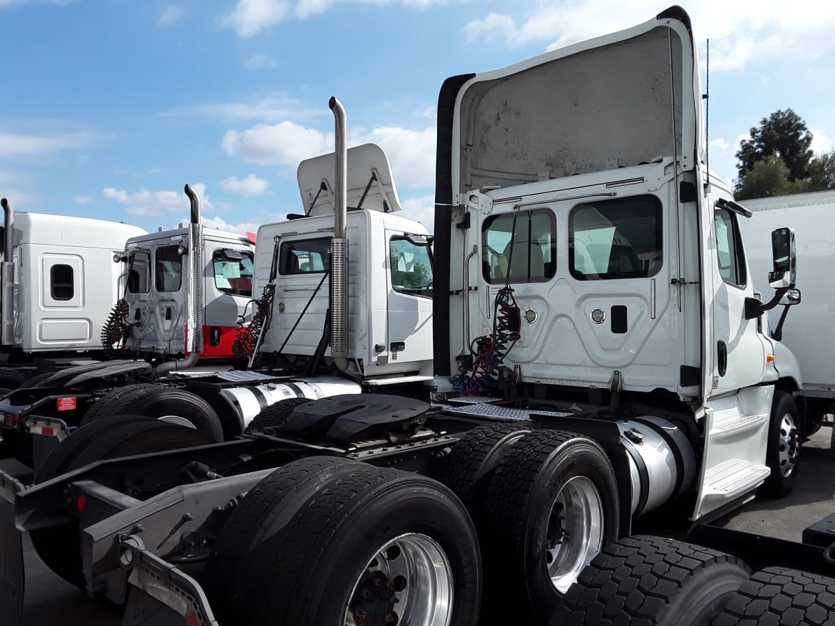 2014 Freightliner/Mercedes CASCADIA 125 322629