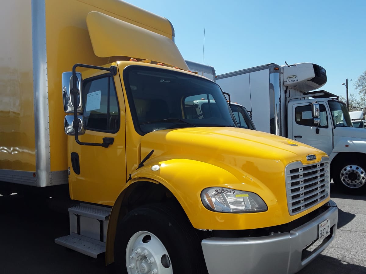 2015 Freightliner/Mercedes M2 106 323077