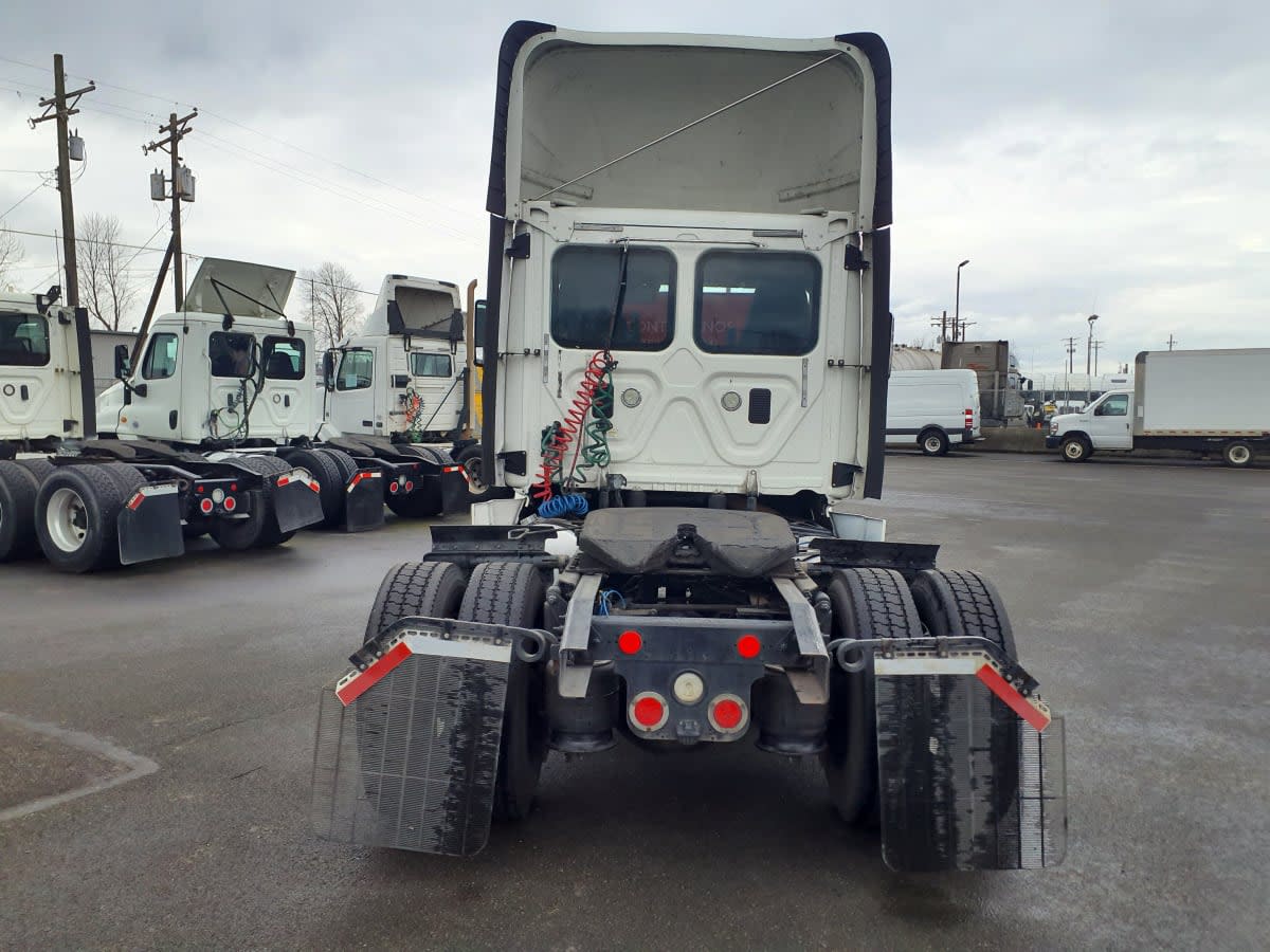 2015 Freightliner/Mercedes CASCADIA 113 323176