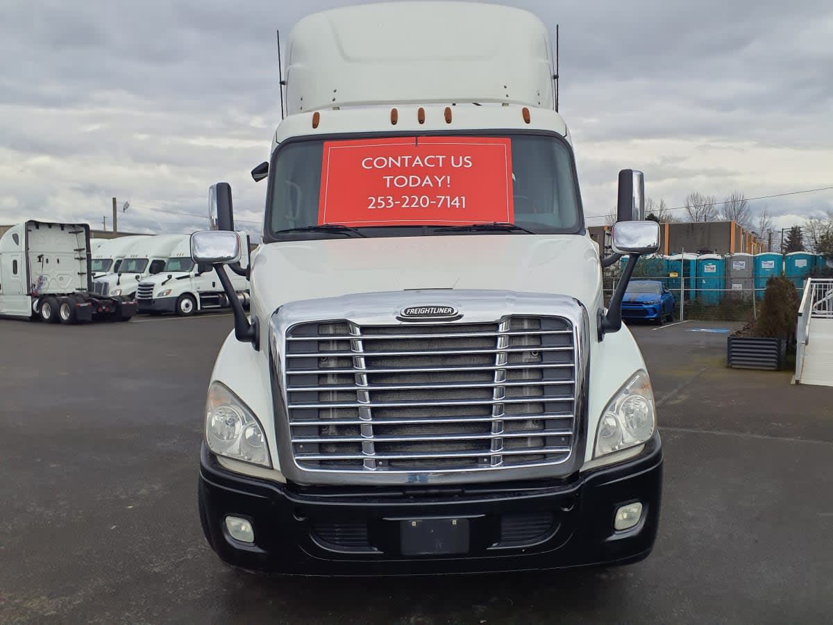 2015 Freightliner/Mercedes CASCADIA 113 323176