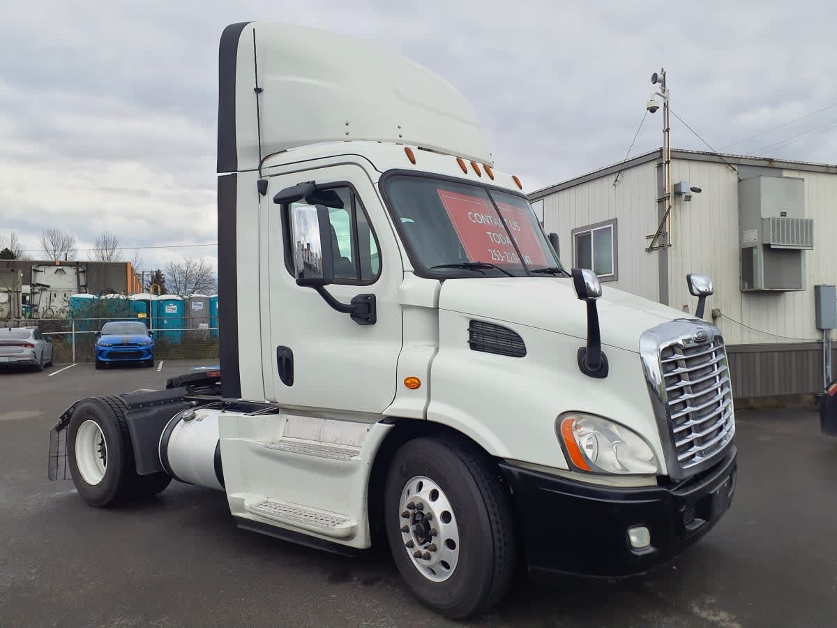 2015 Freightliner/Mercedes CASCADIA 113 323176