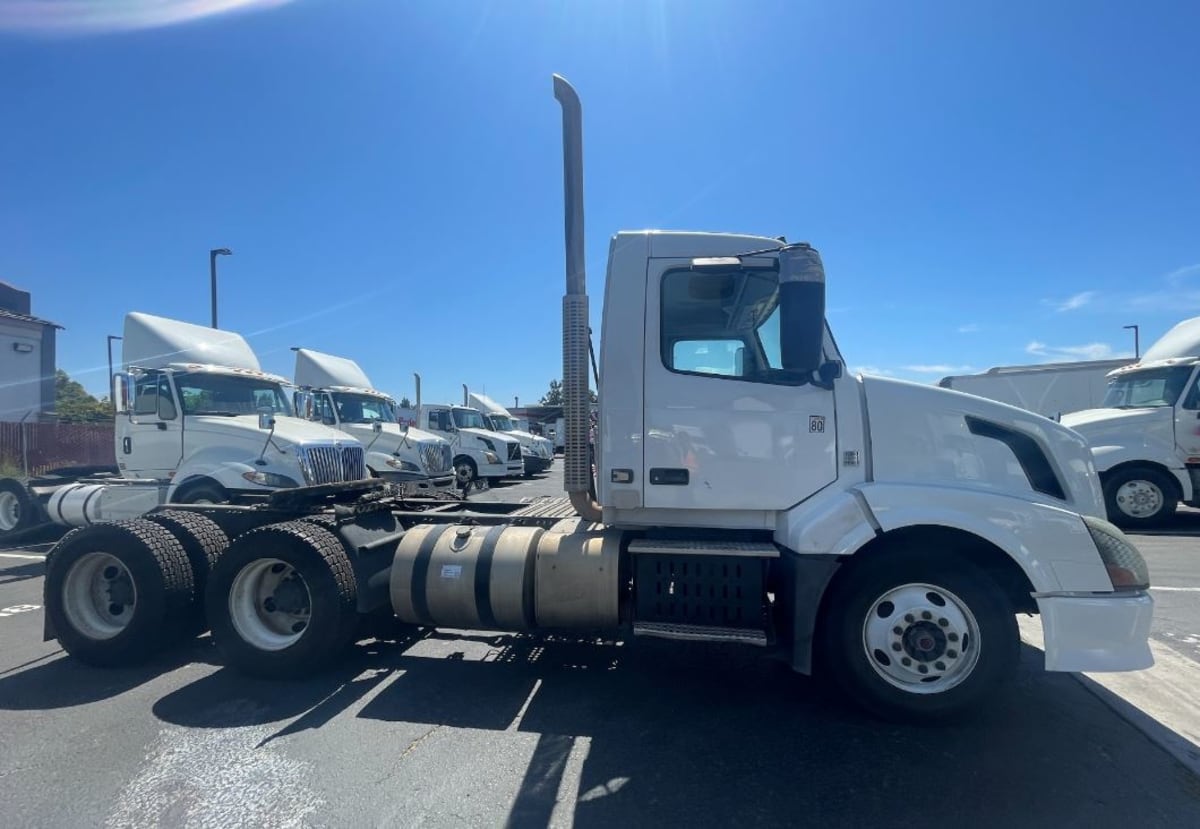 2015 Volvo VNL64TRACTOR 323817