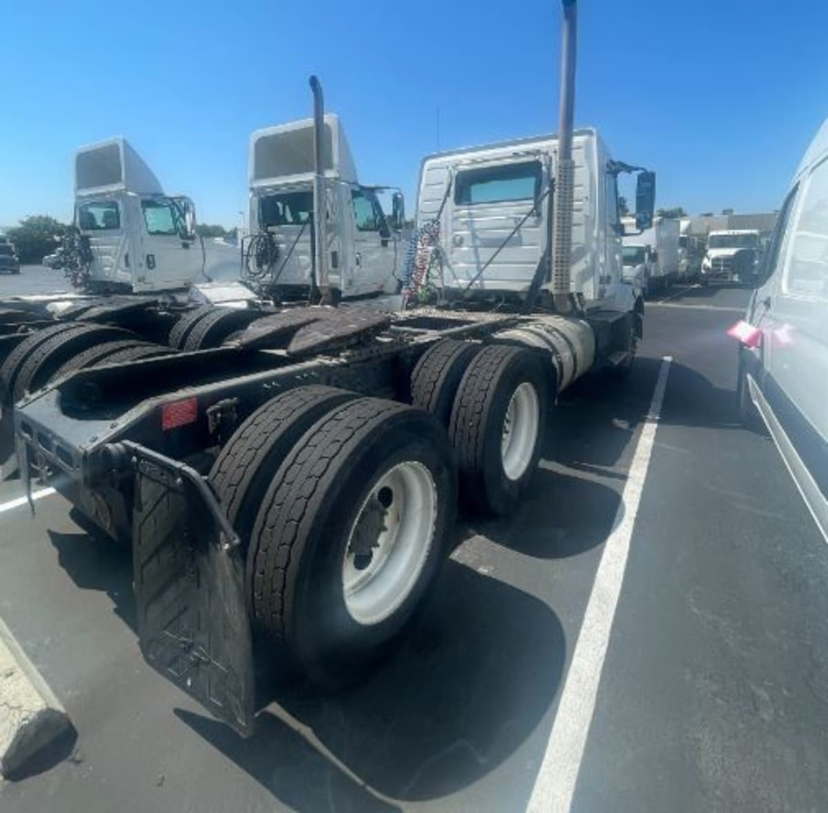 2015 Volvo VNL64TRACTOR 323818